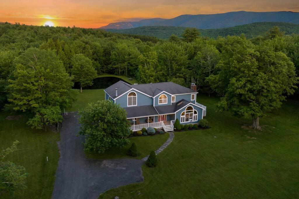 Mountain Blue Vista - Luxury Retreat Near Ski Resorts With Pond, Firepit And Hot Tub Windham Kültér fotó